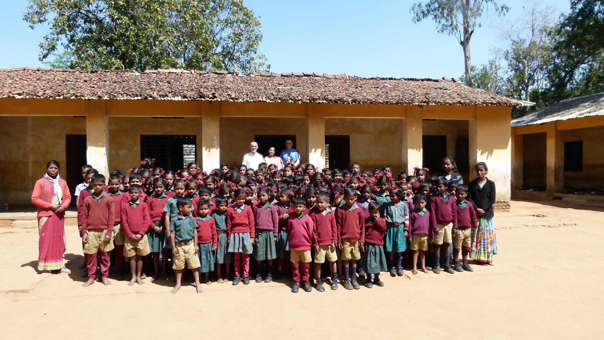 Besuch der Dorfschule von GURUDAM