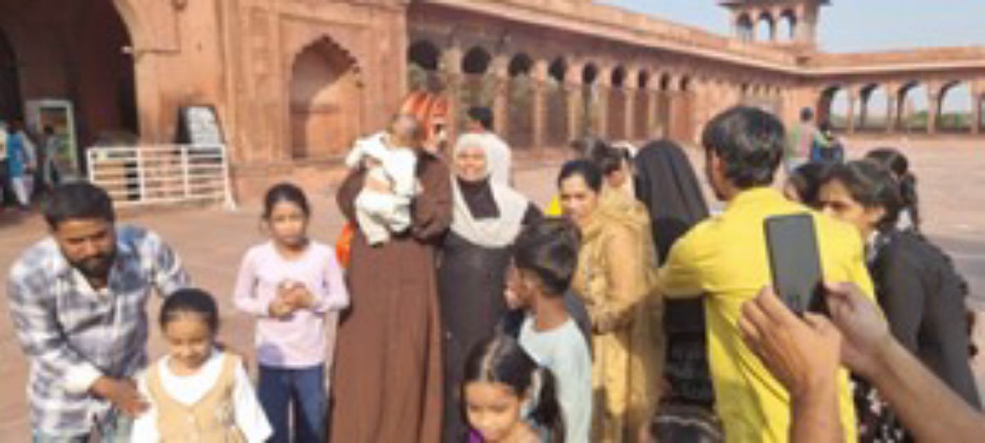 Die gr&ouml;&szlig;te Moschee Asiens Jama Majhid