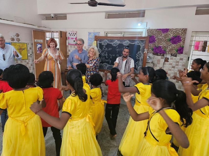 Die Asha-Niketan M&auml;dchen